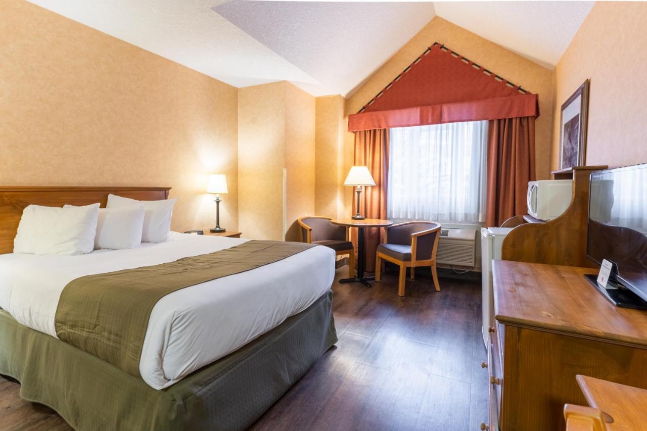 Canmore Inn & Suites Экстерьер фото
